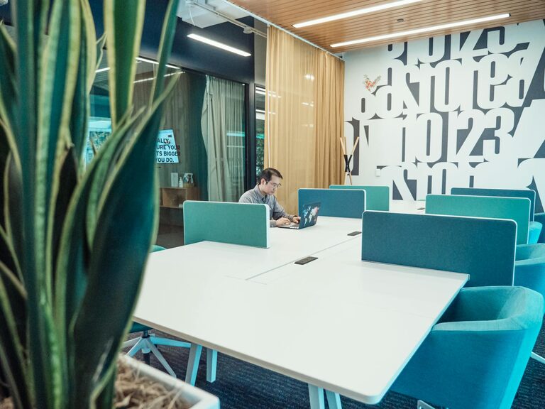 Desk Setup Tips for Focus and Comfort